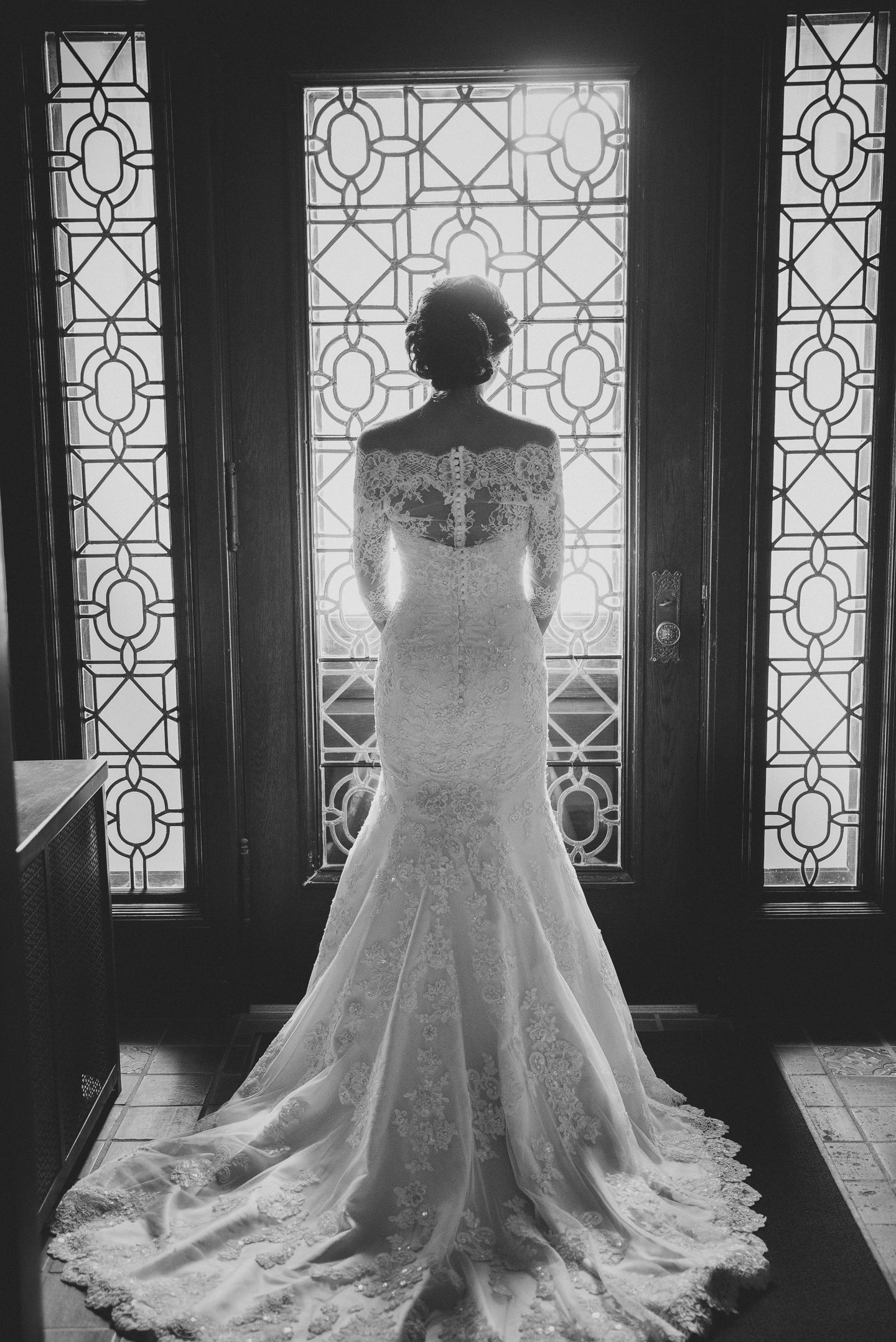 Michigan Wedding Photography, Ann Arbor Wedding Photographer, Michigan Bride, Wedding gown with sleeves