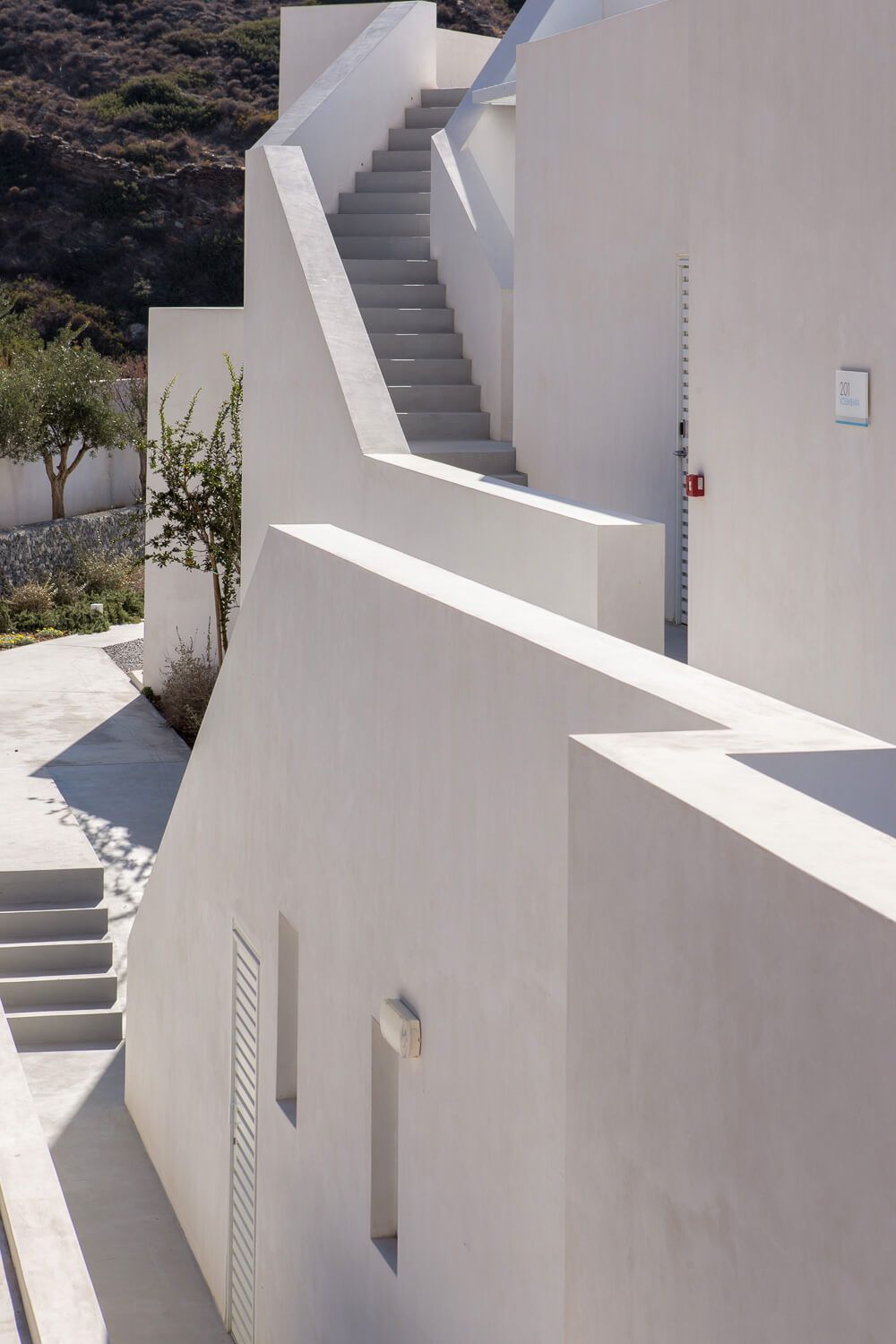 Visualizing the boutique scale and cohesive aesthetic of the resort