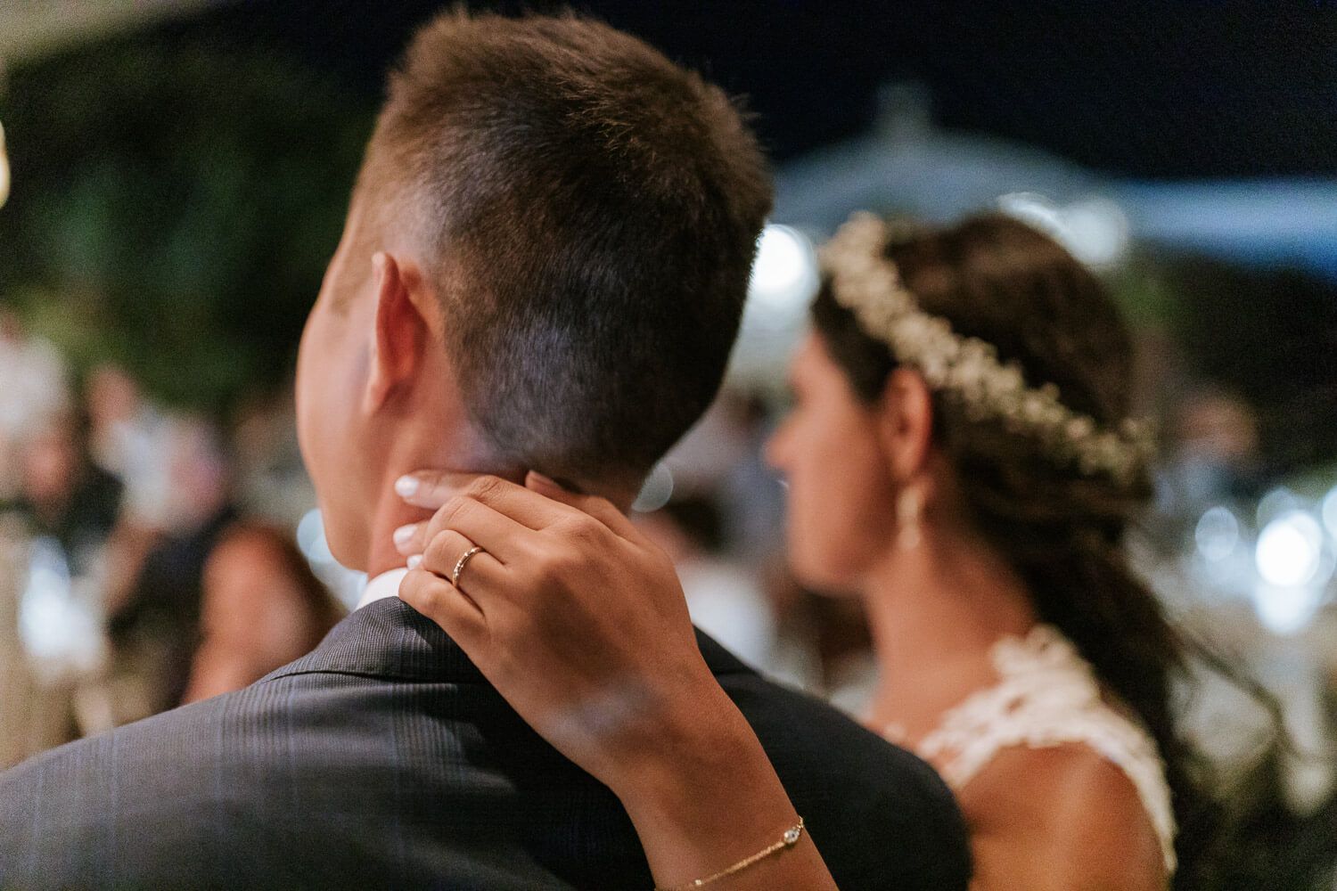 Couple entering the reception at Sunset Restaurant