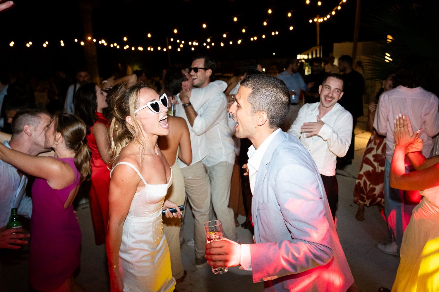 Νυχτερινή λήψη με κίνηση και χορό στο Palmtree Events
