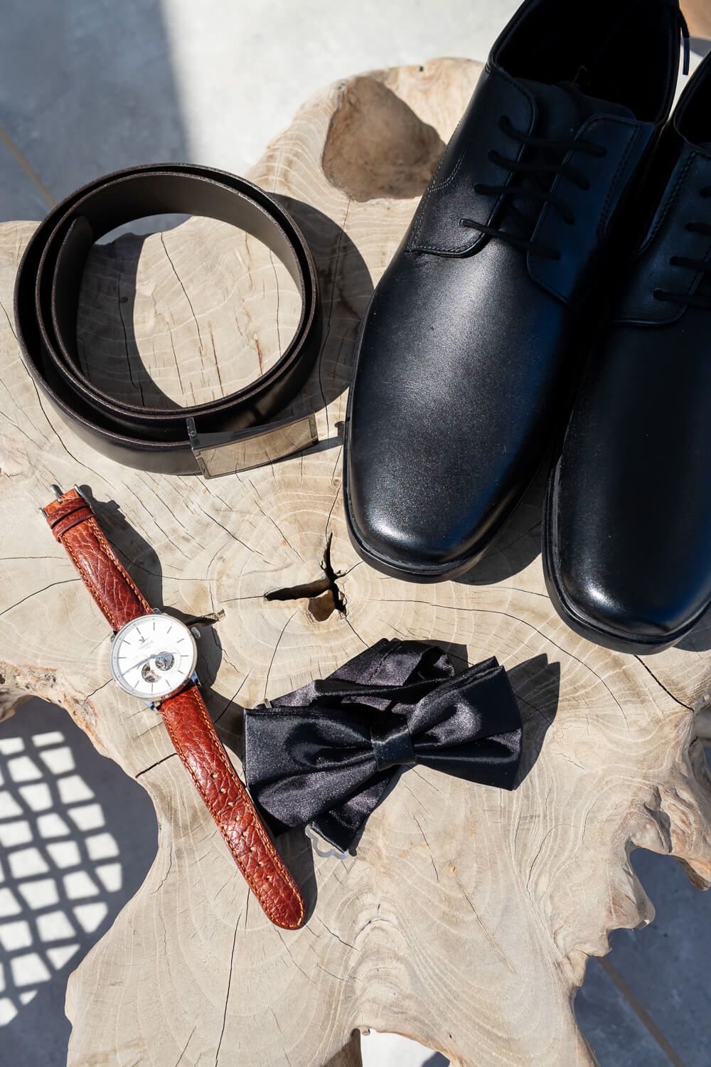 Close up of groom's cufflinks and wedding details