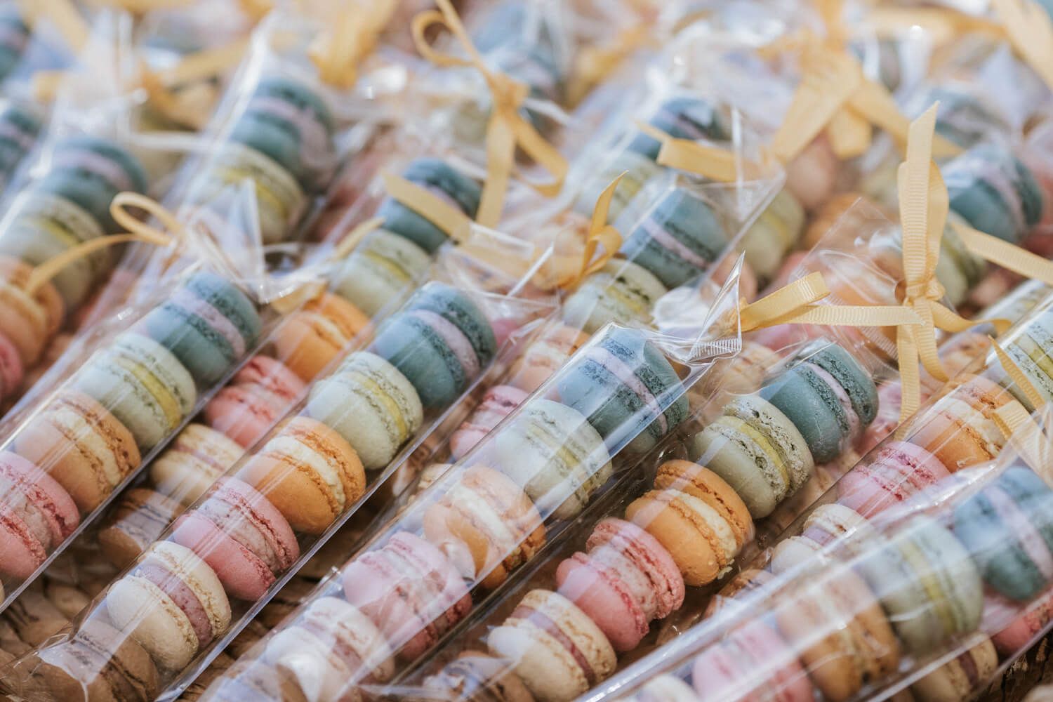 Candy bar κάτω από τα δέντρα στην Παροικία της Πάρου