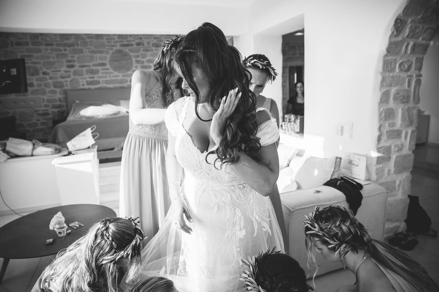 black and white photo during Jewish bridal prep at Villa Aethra