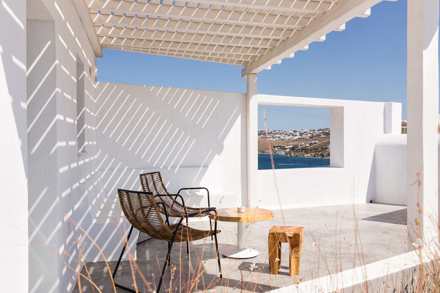 Contemporary exterior lounge setups with elegant shading solutions