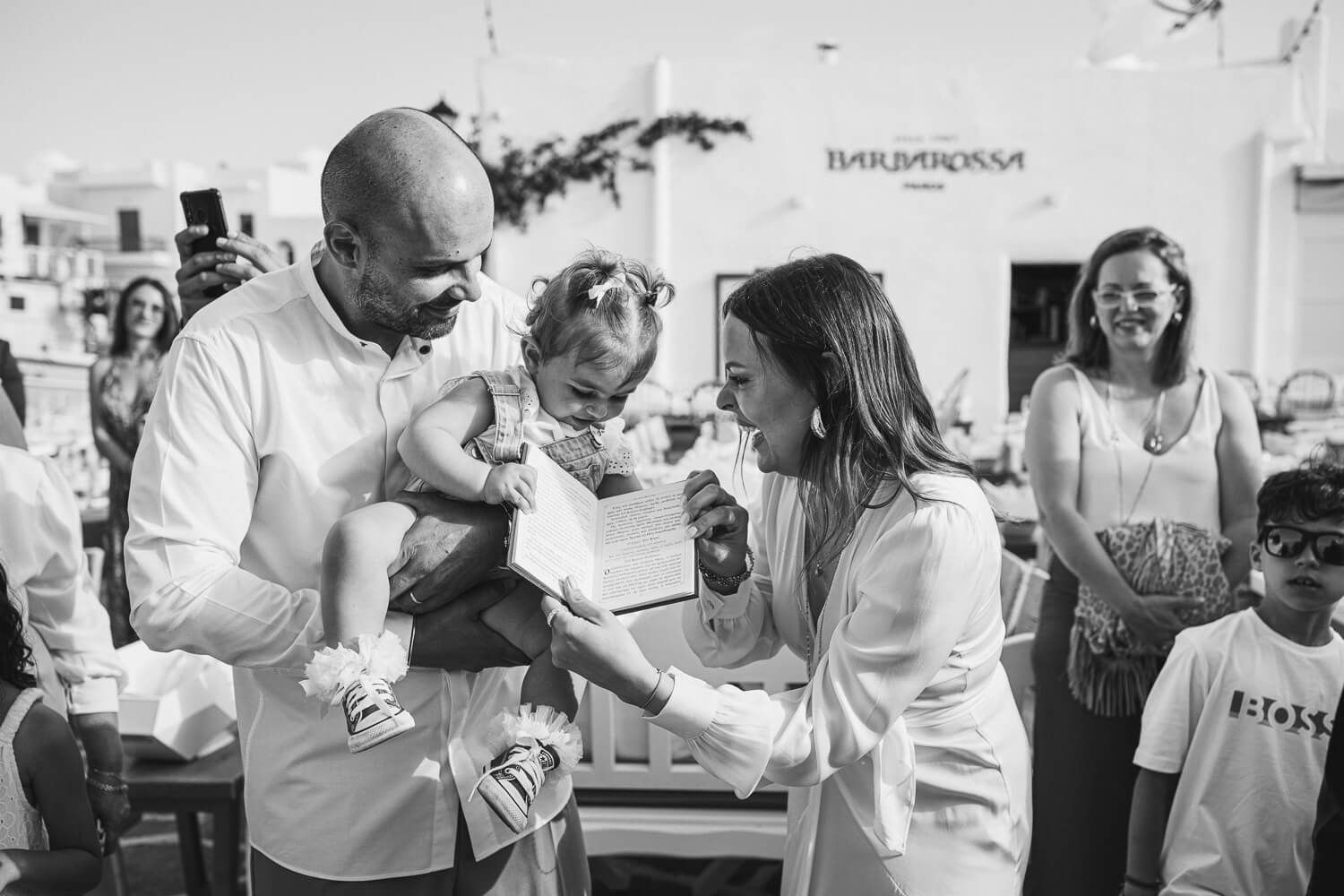 Φωτογράφος βάπτισης Πάρος καταγράφει το μυστήριο