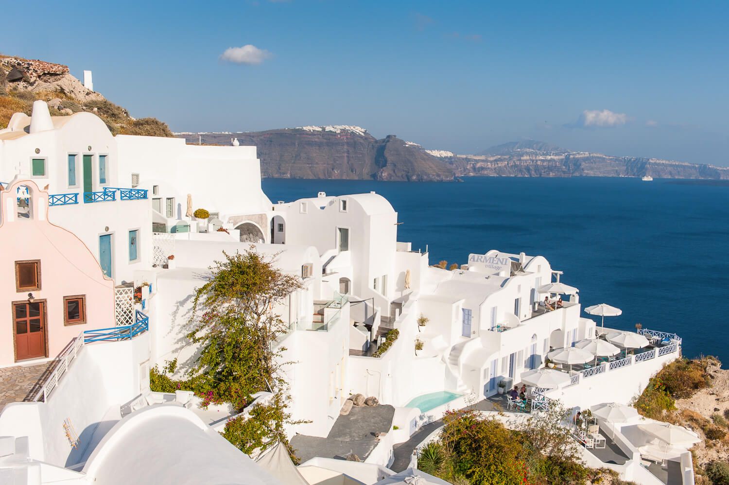 Seamless integration of boutique hotels into the volcanic rock