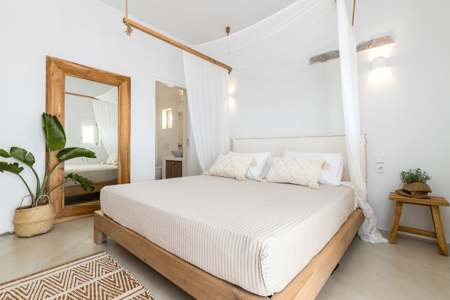 The bespoke comfort of a multi-level Paros property
