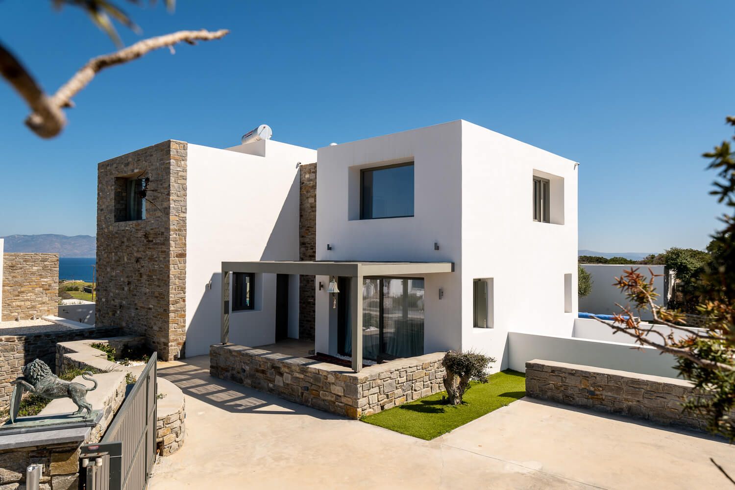 Paros villa photographer showcasing a modern Cycladic villa in Santa Maria
