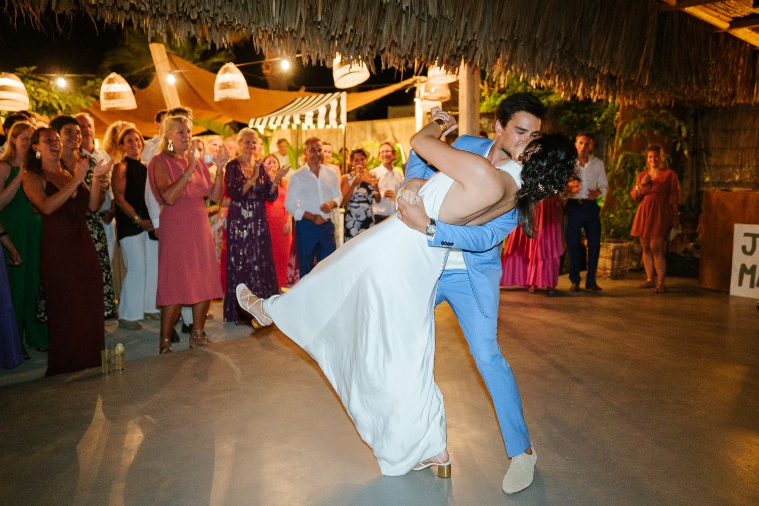 Summer wedding party atmosphere at SeesooSummer wedding party atmosphere at Seesoo