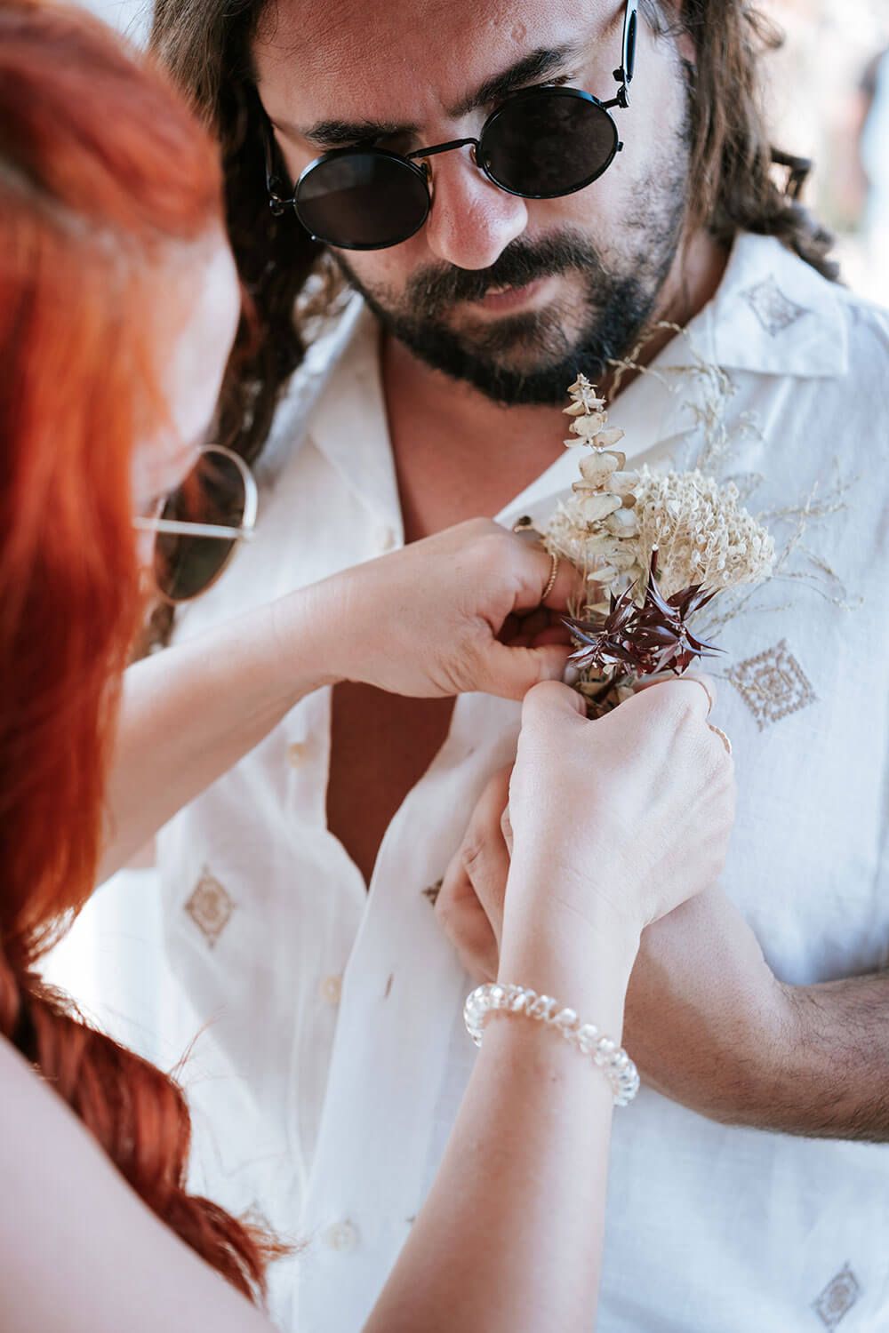 Fun moments with the groomsmen before a boho wedding in the Cyclades