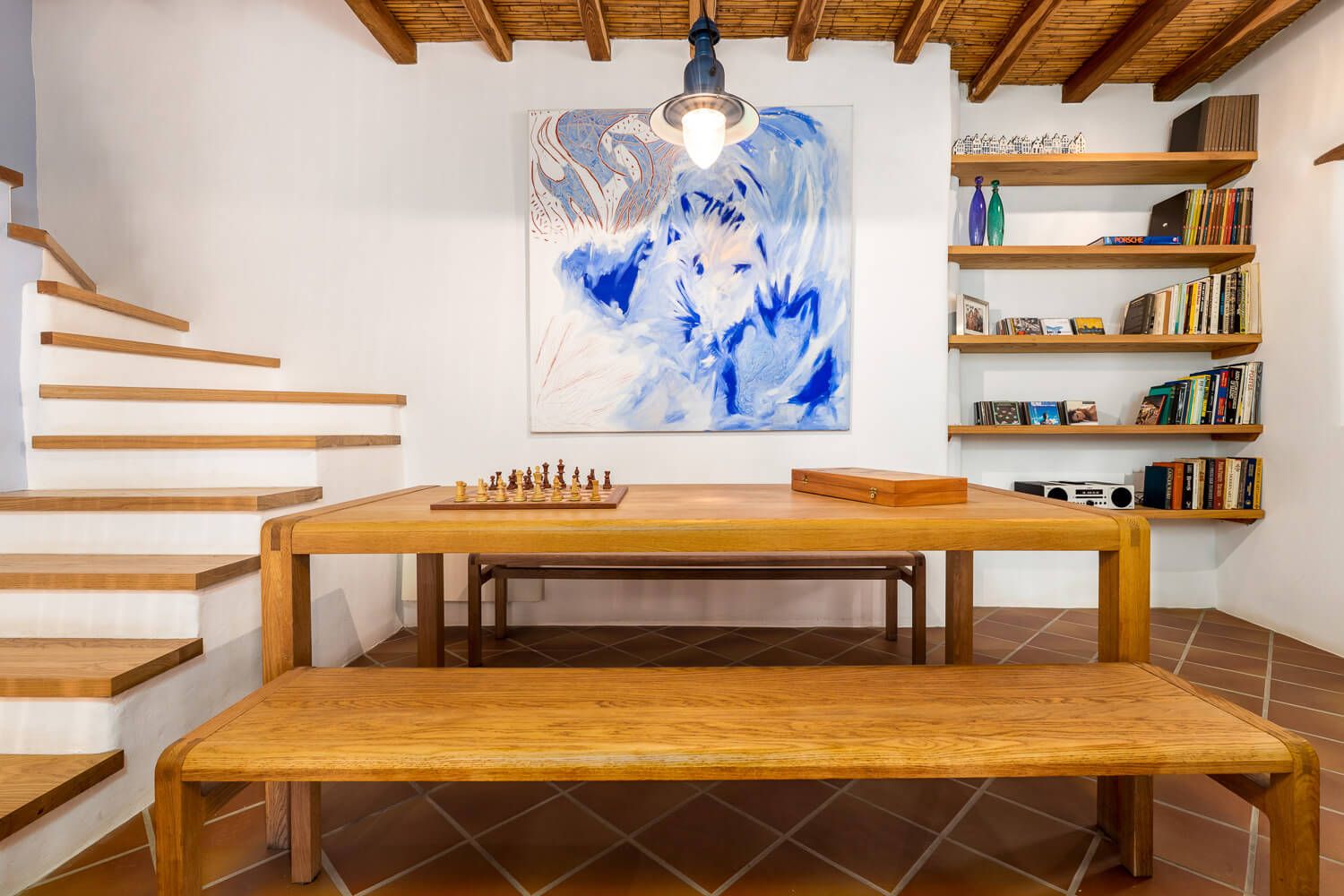 The harmonious blend of raw materials and comfortable living