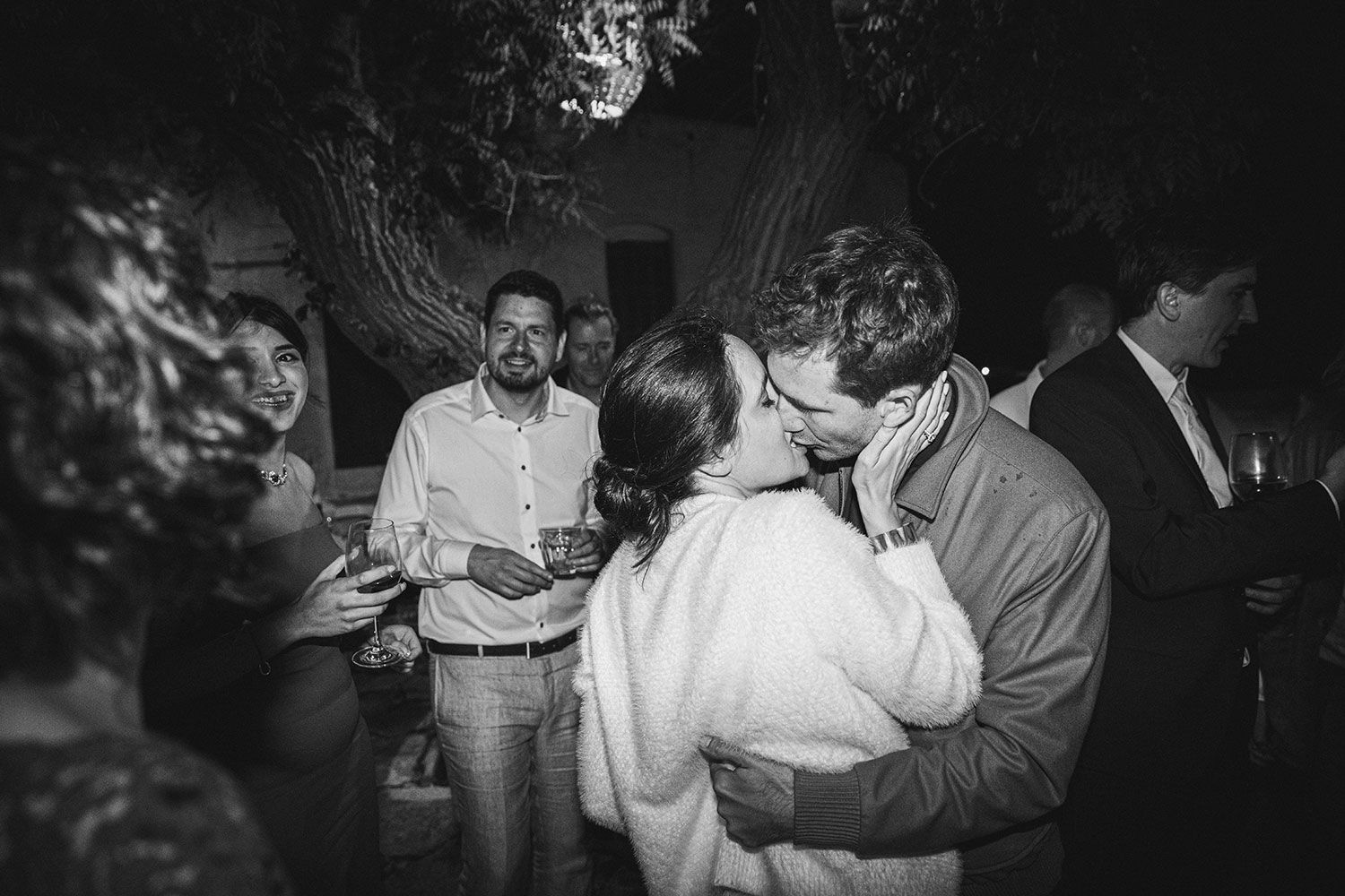 Candid wedding party moments at Magiasi Amorgos