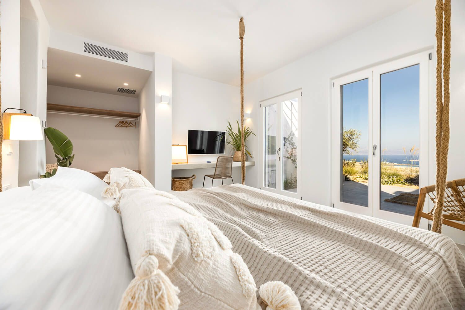 Minimalist bedroom architecture emphasizing space and tranquility