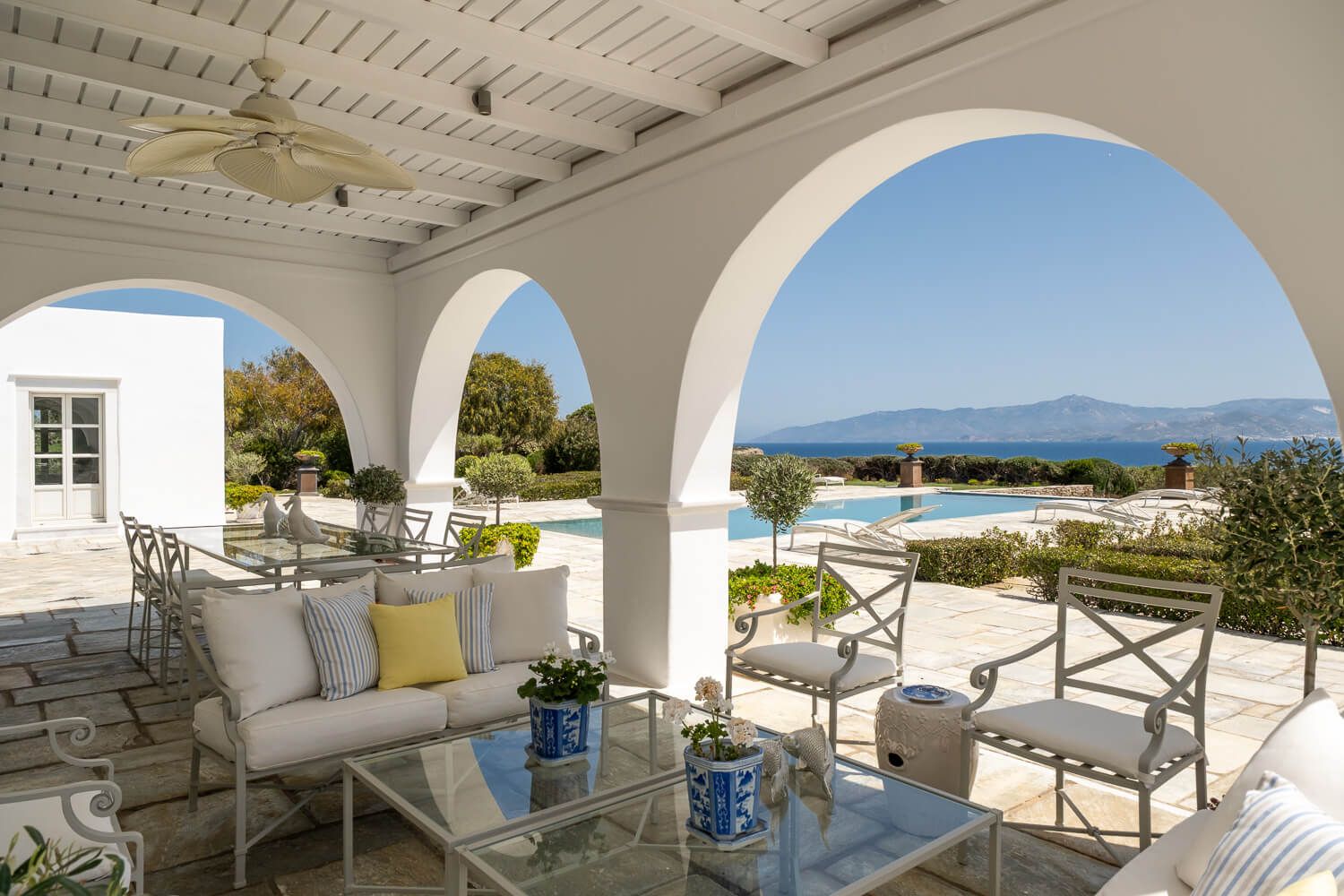 Striking visual documentation of an expansive Santa Maria property