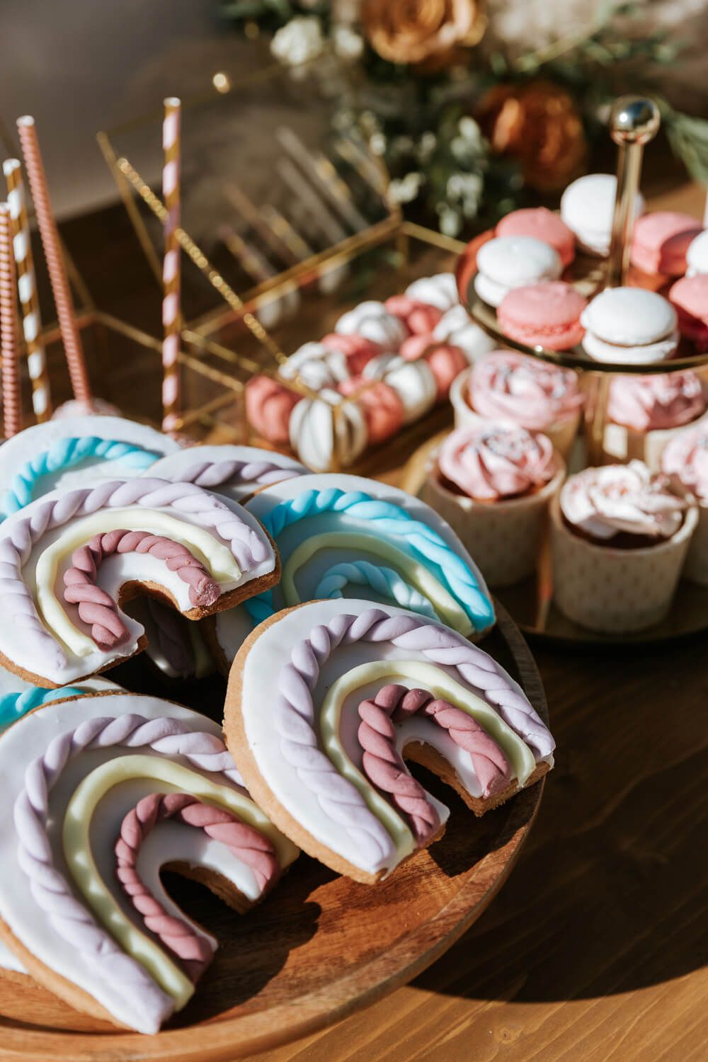 Κοντινή λήψη από τα πολύχρωμα γλυκά στο candy bar