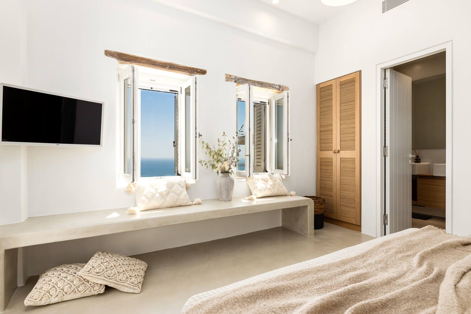 Translating the relaxing aesthetic of a modern Cycladic retreat