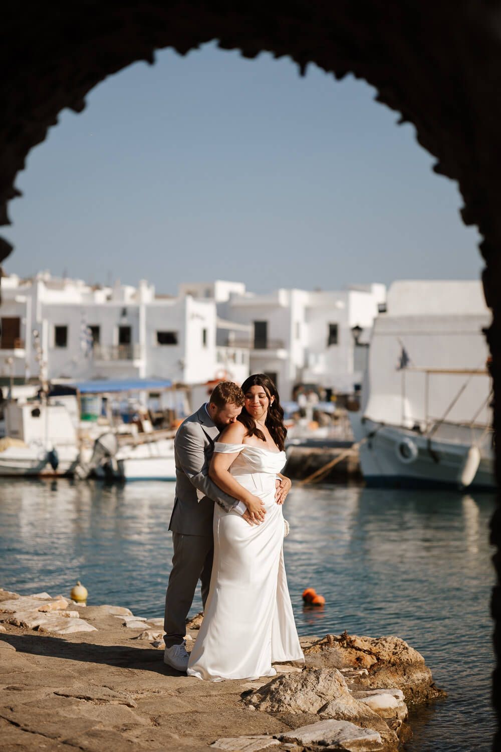 Fun and relaxed elopement photos in Greek islands