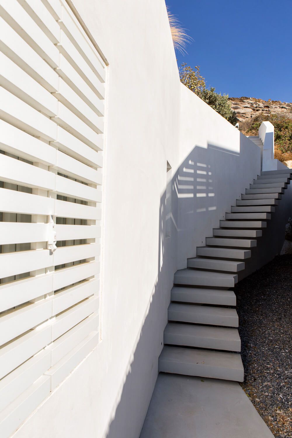 Seamless integration of minimalist design and Mediterranean nature in Ios