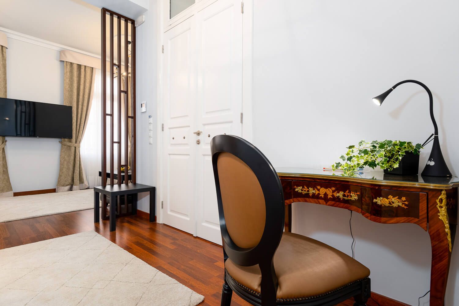 Spacious rental apartment with elegant decoration in Athens