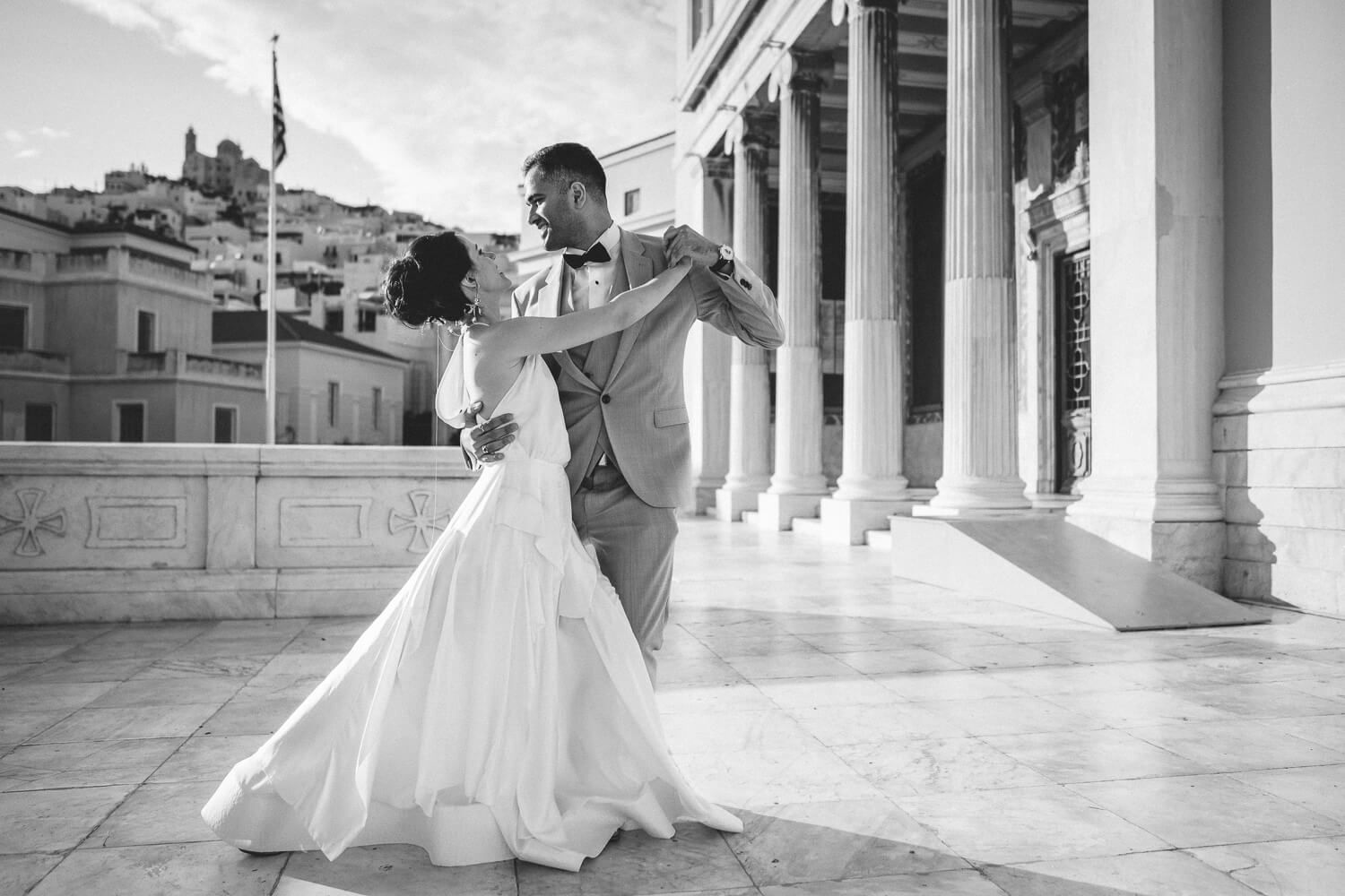 Stunning destination wedding photography in front of Saint Nicholas church