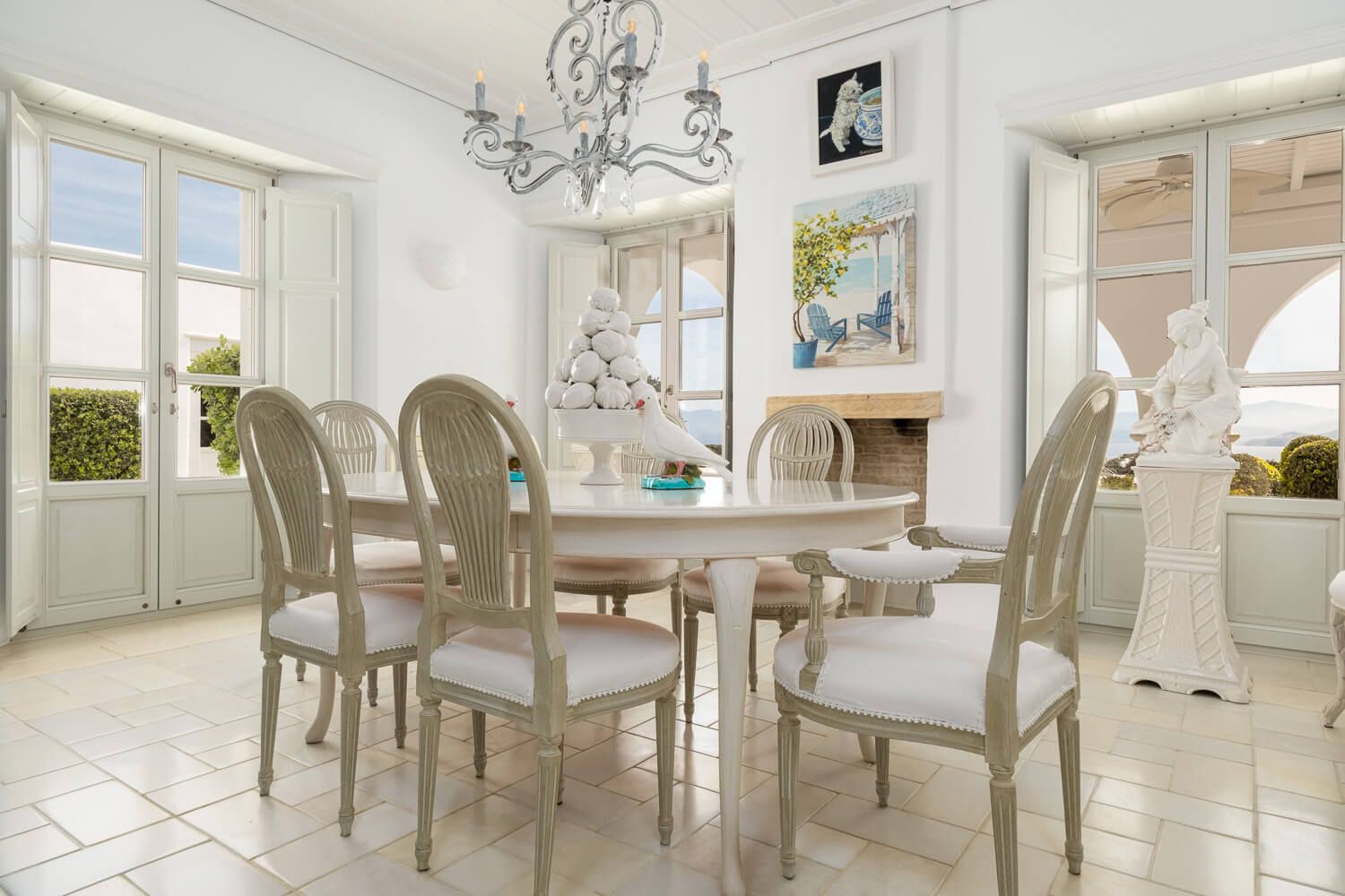 Classic dining room styling designed for the luxury market