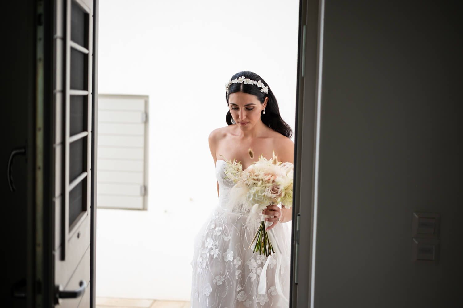 Candid photography of the bride during her preparation in the Cyclades
