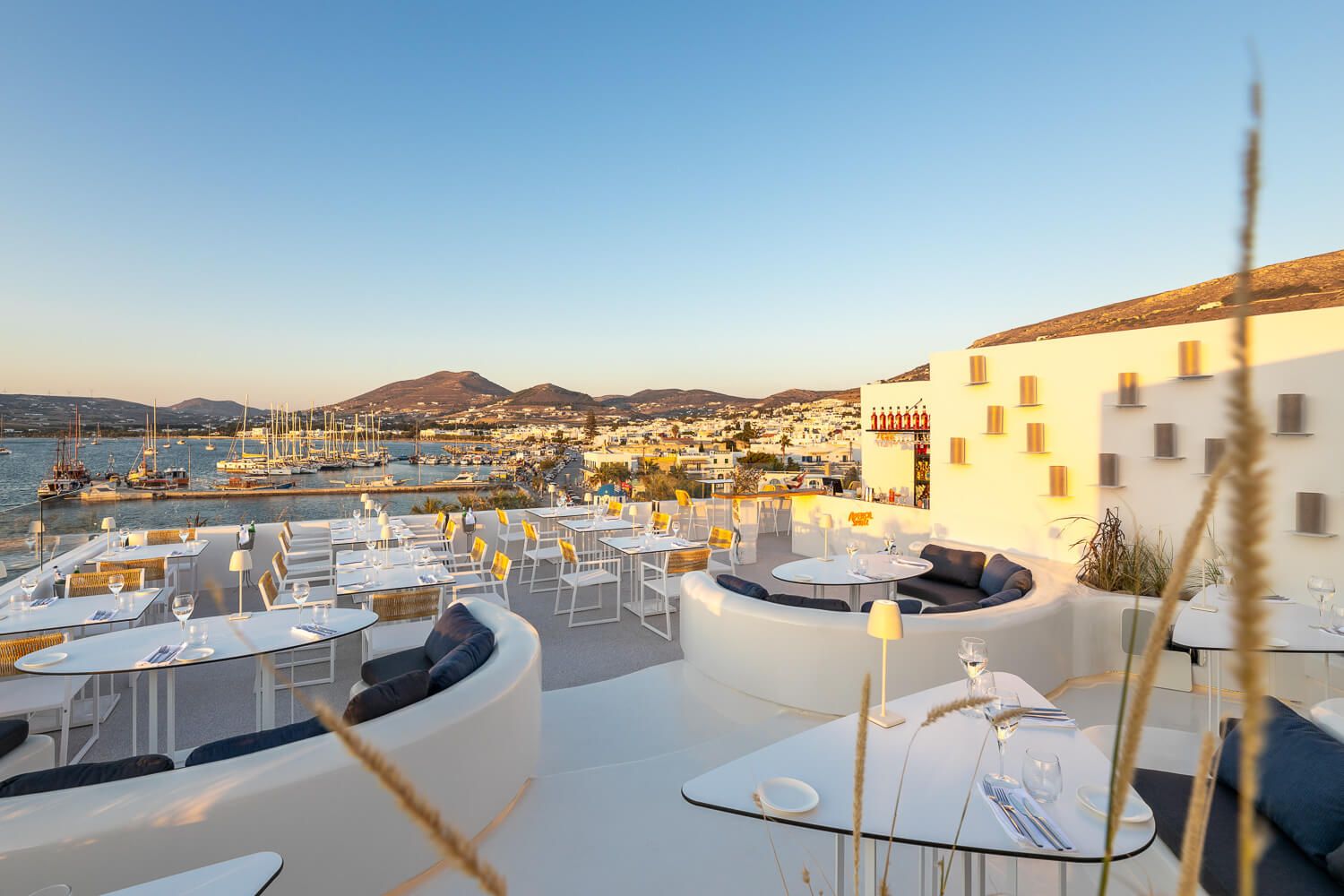 Wide angle perspective of the spacious Salair dining deck