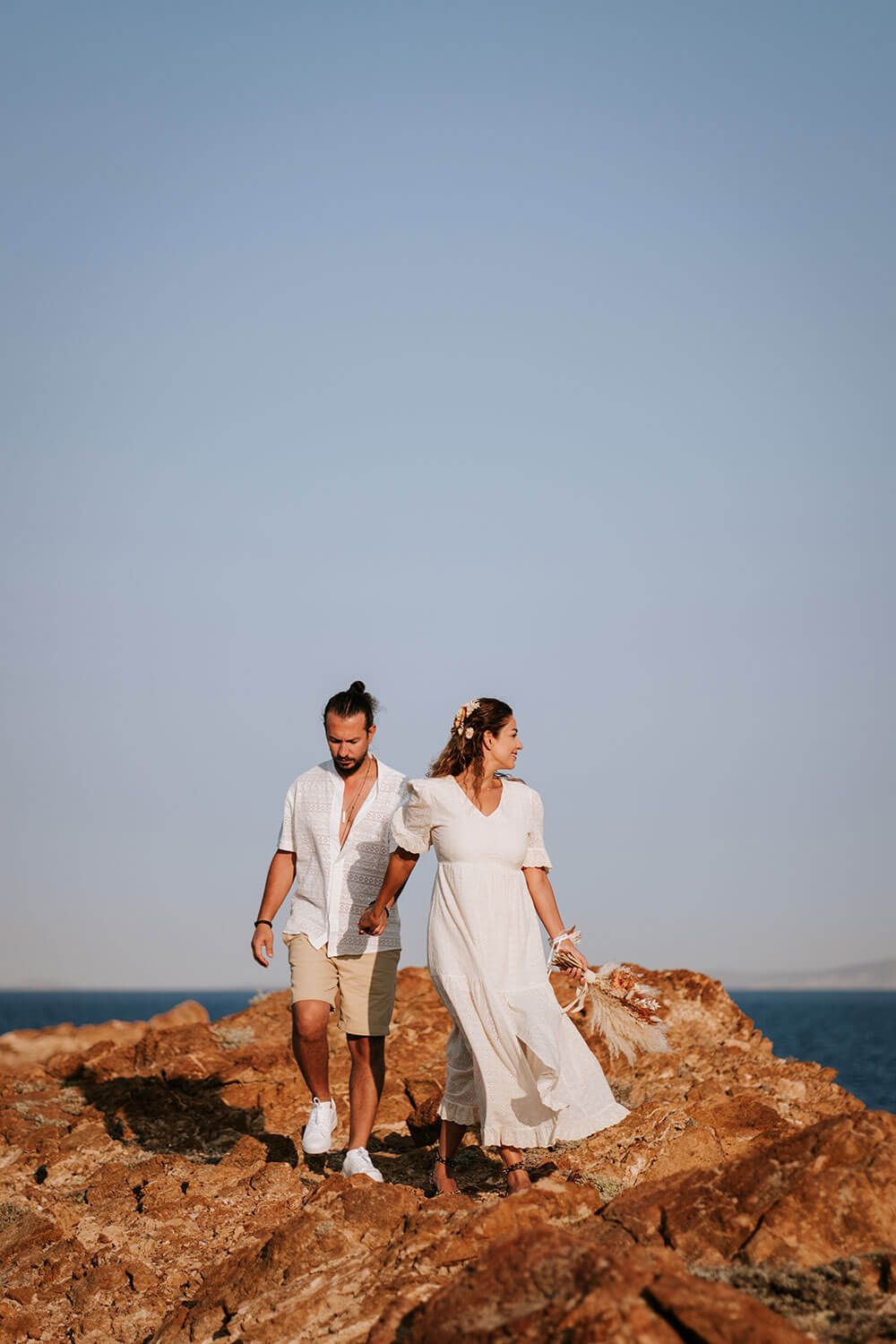 Natural and authentic pre-wedding photography in the Greek islands