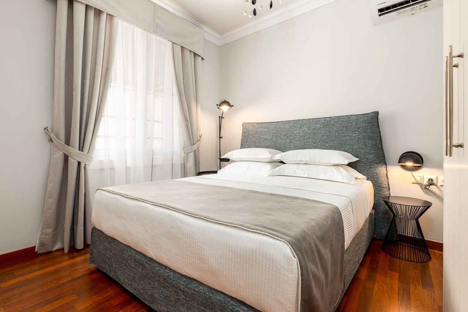 Spacious rental apartment with elegant decoration in Athens