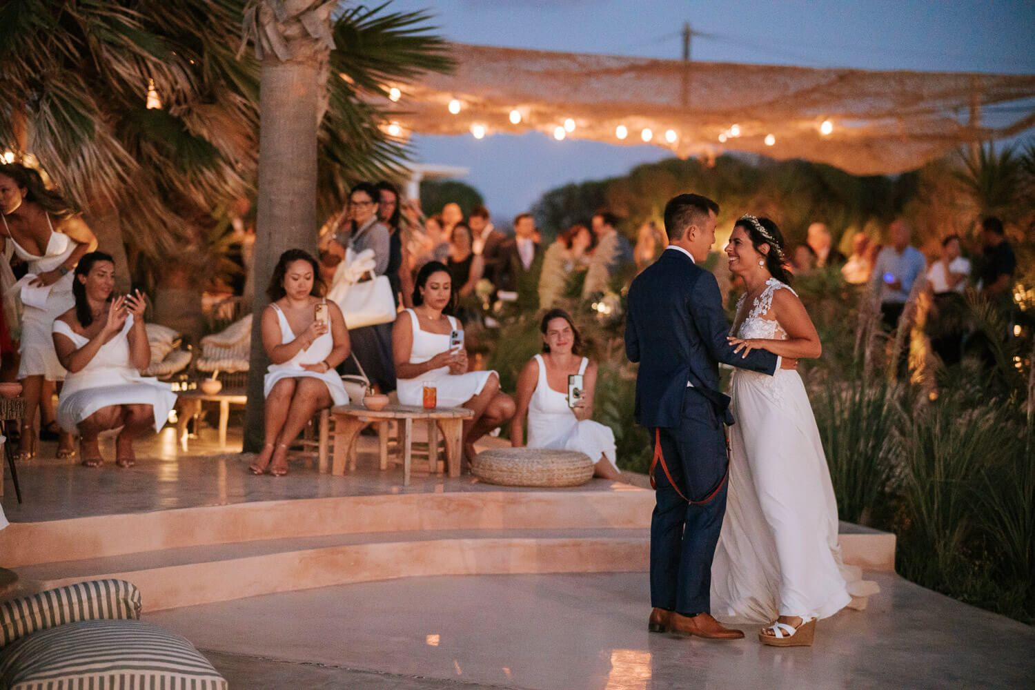 Couple entering the reception at Sunset Restaurant