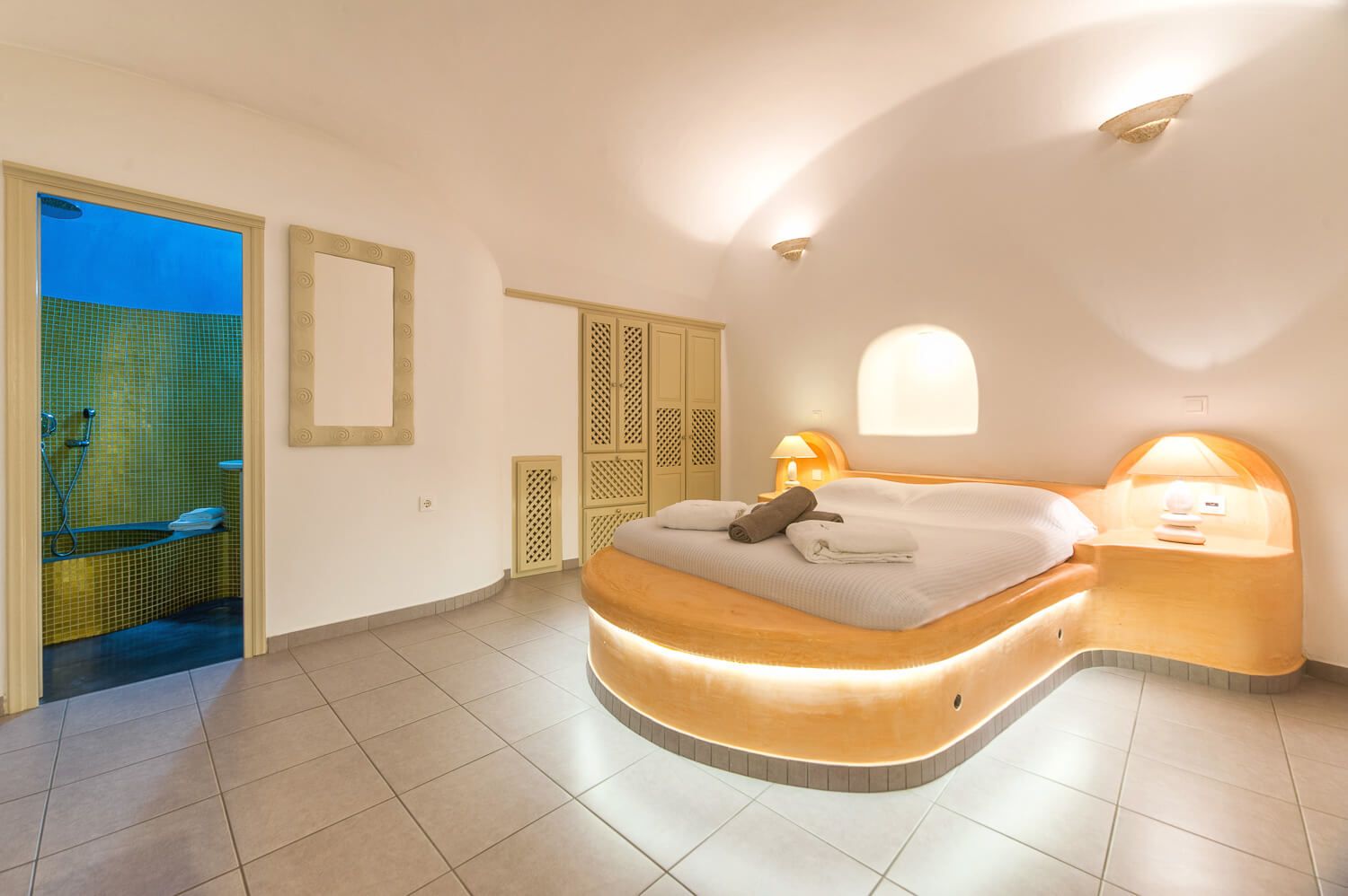 Deluxe suite design featuring unpretentious luxury and warm aesthetics