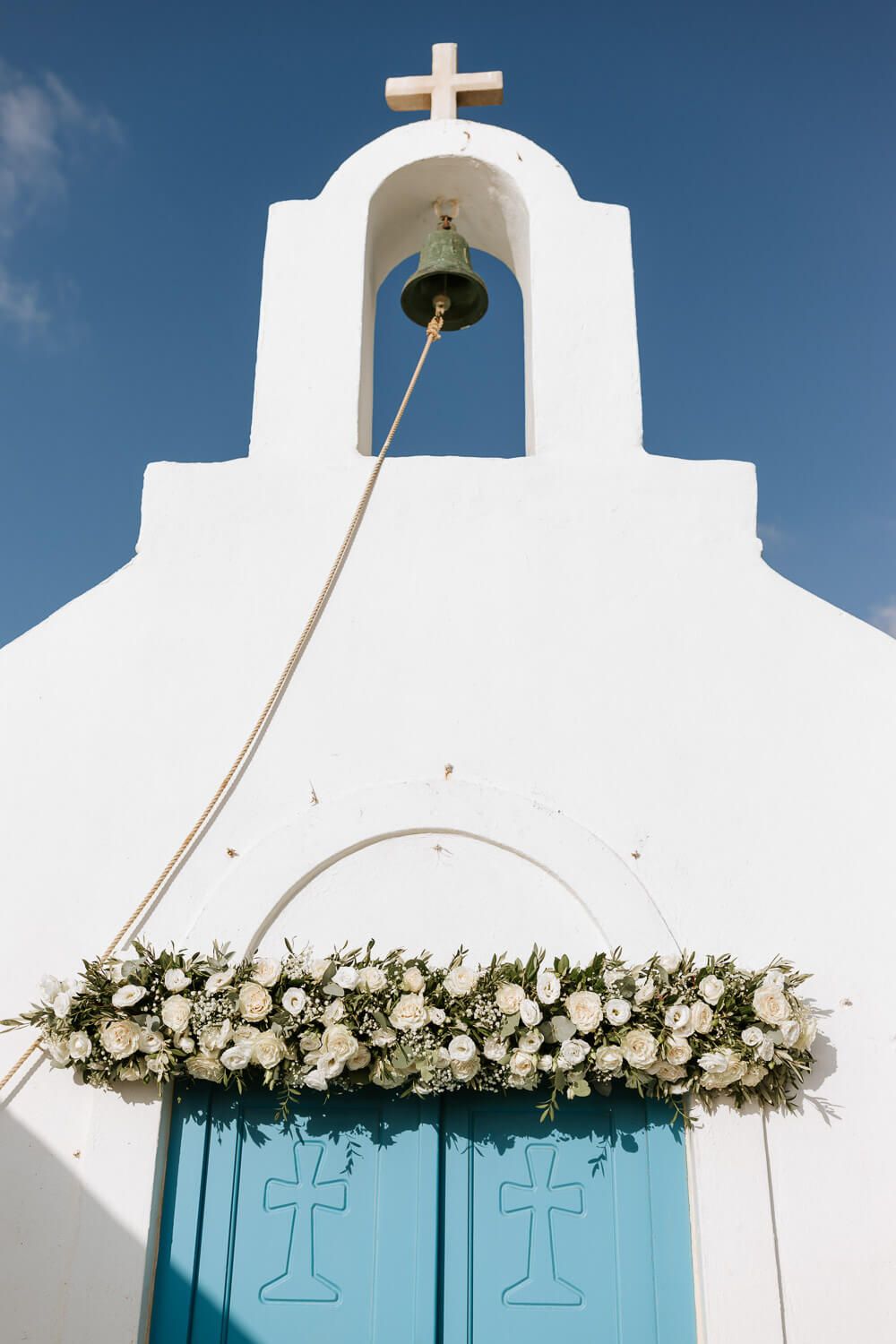 Outdoor wedding ceremony at Agios Georgios Antiparos