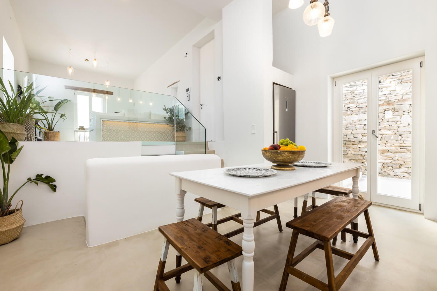 Cycladic architecture meeting modern interior functionality