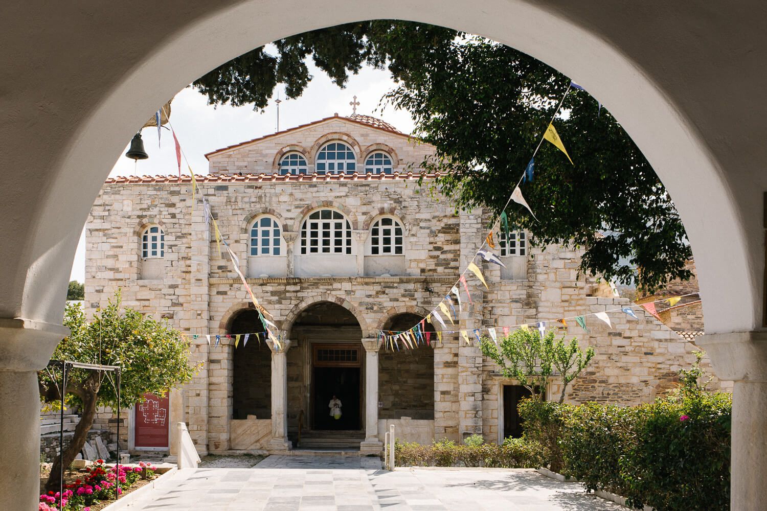 Εσωτερική αυλή της Παναγίας Εκατονταπυλιανής στην Πάρο