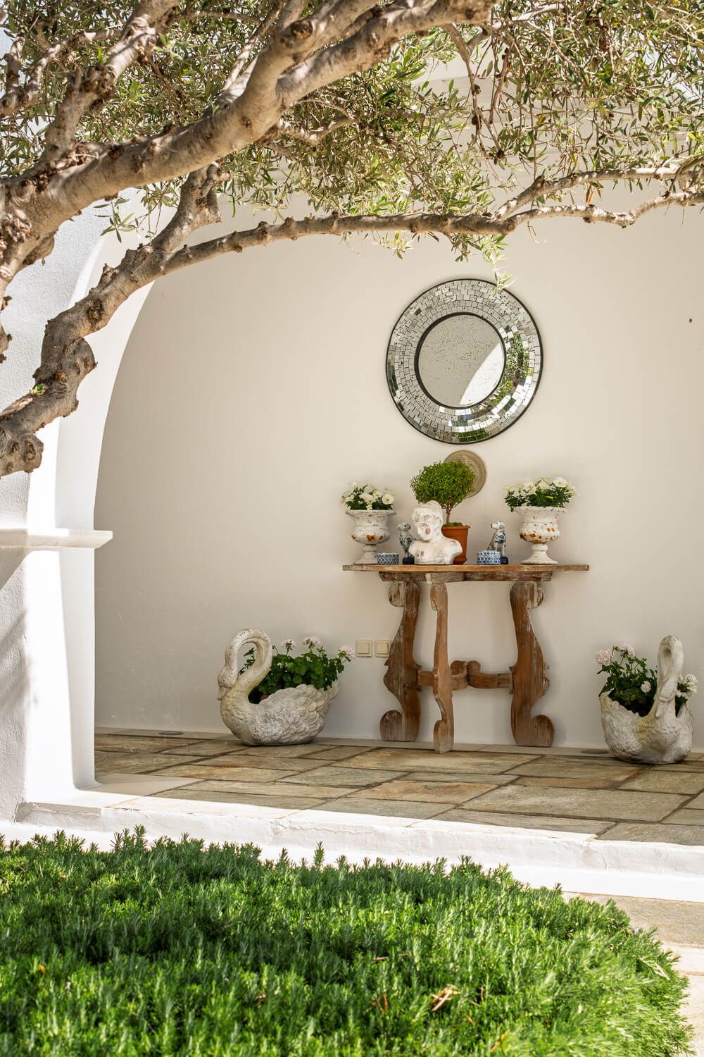 Premium property presentation of a classic luxury estate