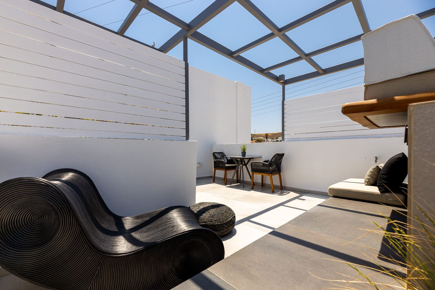 Showcasing impeccable Greek hospitality through premium photography