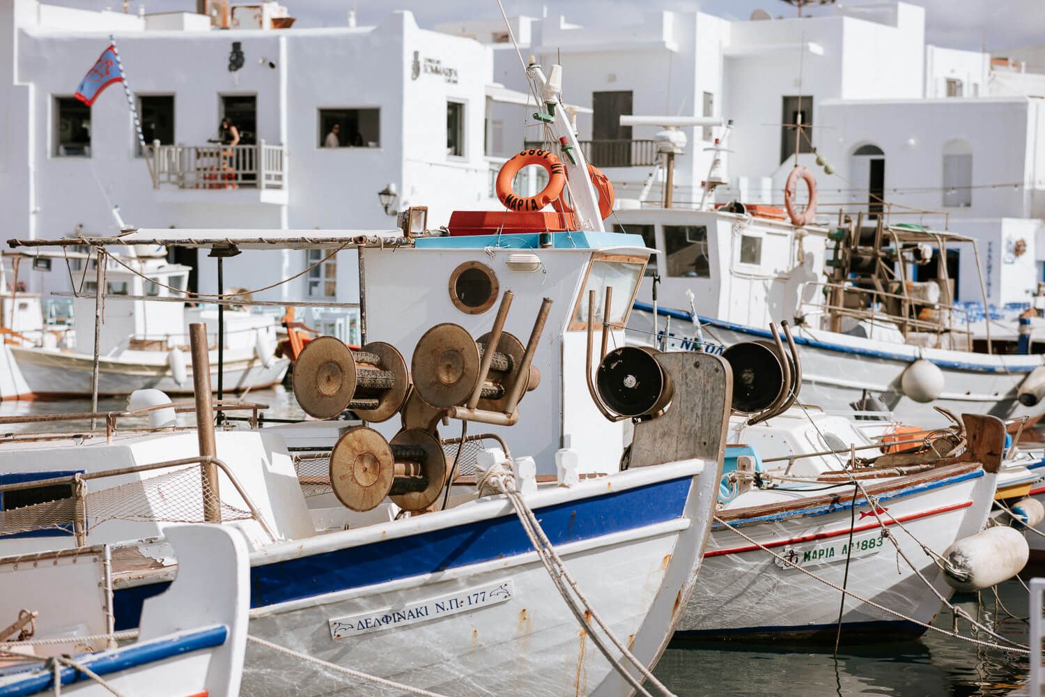 Γραφικό λιμανάκι Νάουσας με παραδοσιακές ψαρόβαρκες