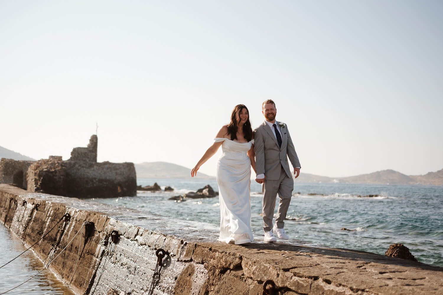 Fun and relaxed elopement photos in Greek islands