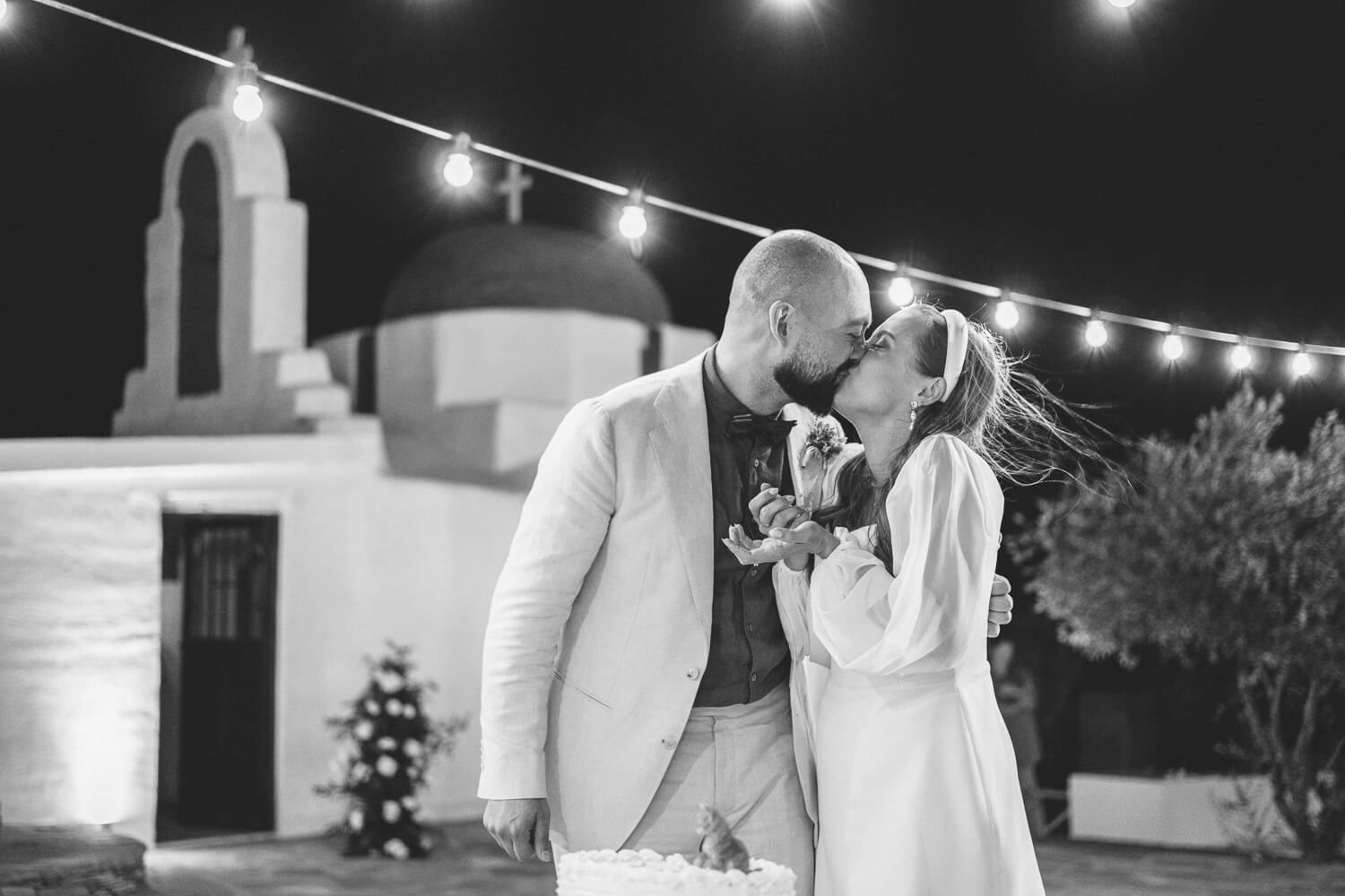 Couple kissing during a wedding reception in Fladakia Estate Paros