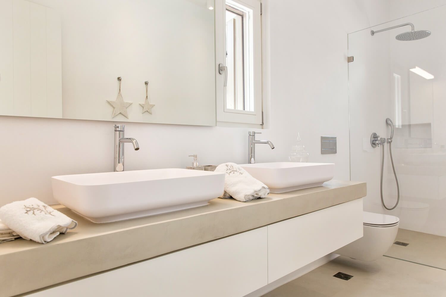 The refined aesthetic of a modern luxury washroom in Paros