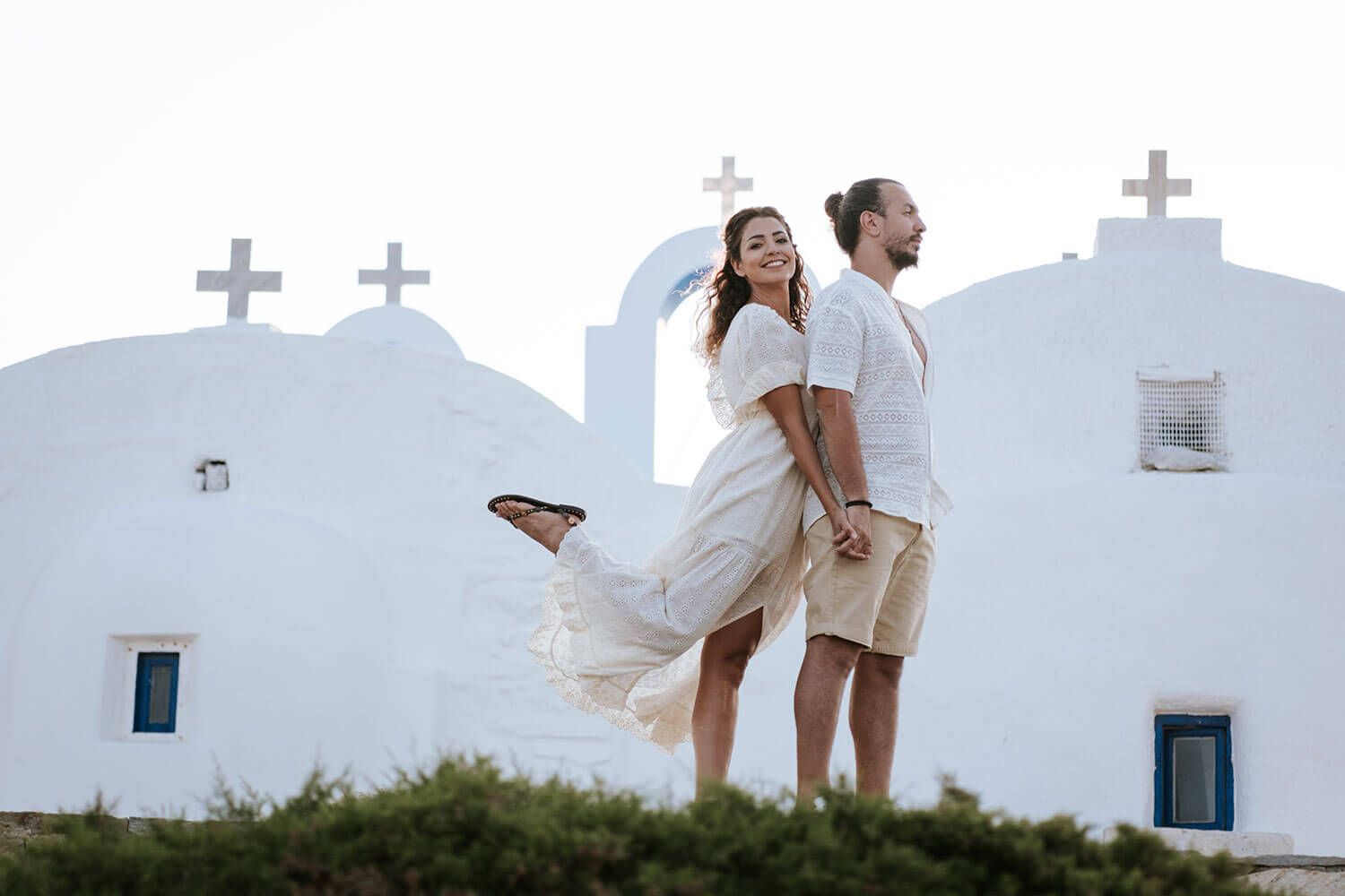Meli leaning on Rady's shoulder during a romantic sunset photoshoot