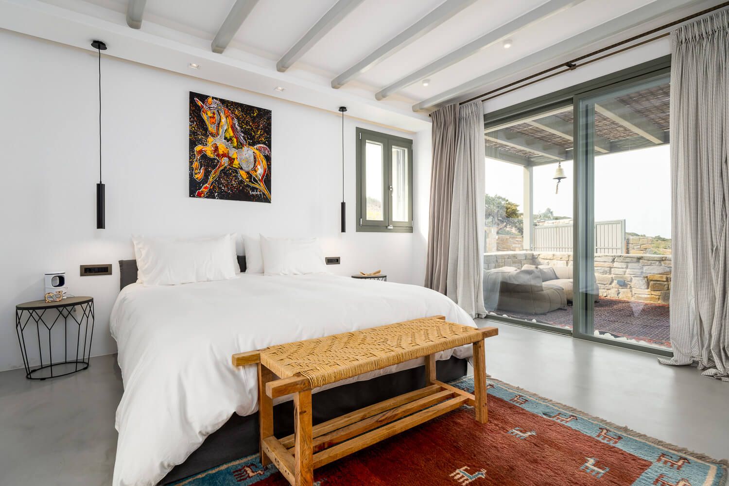 Premium materials and sophisticated furniture in the Cyclades