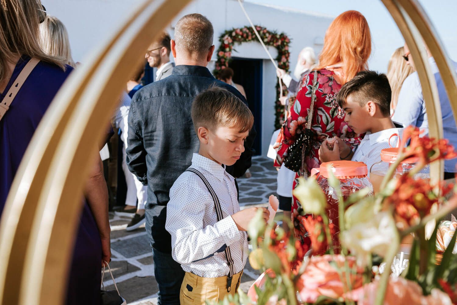 Εντυπωσιακό candy bar βάπτισης σε ζεστά χρώματα στην Νάουσα της Πάρου