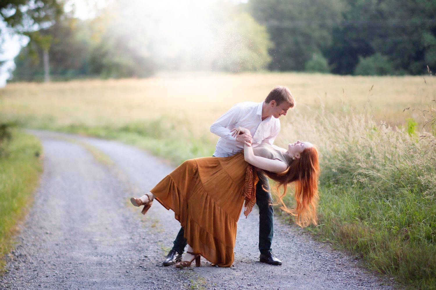 Fiancés au coucher du soleil