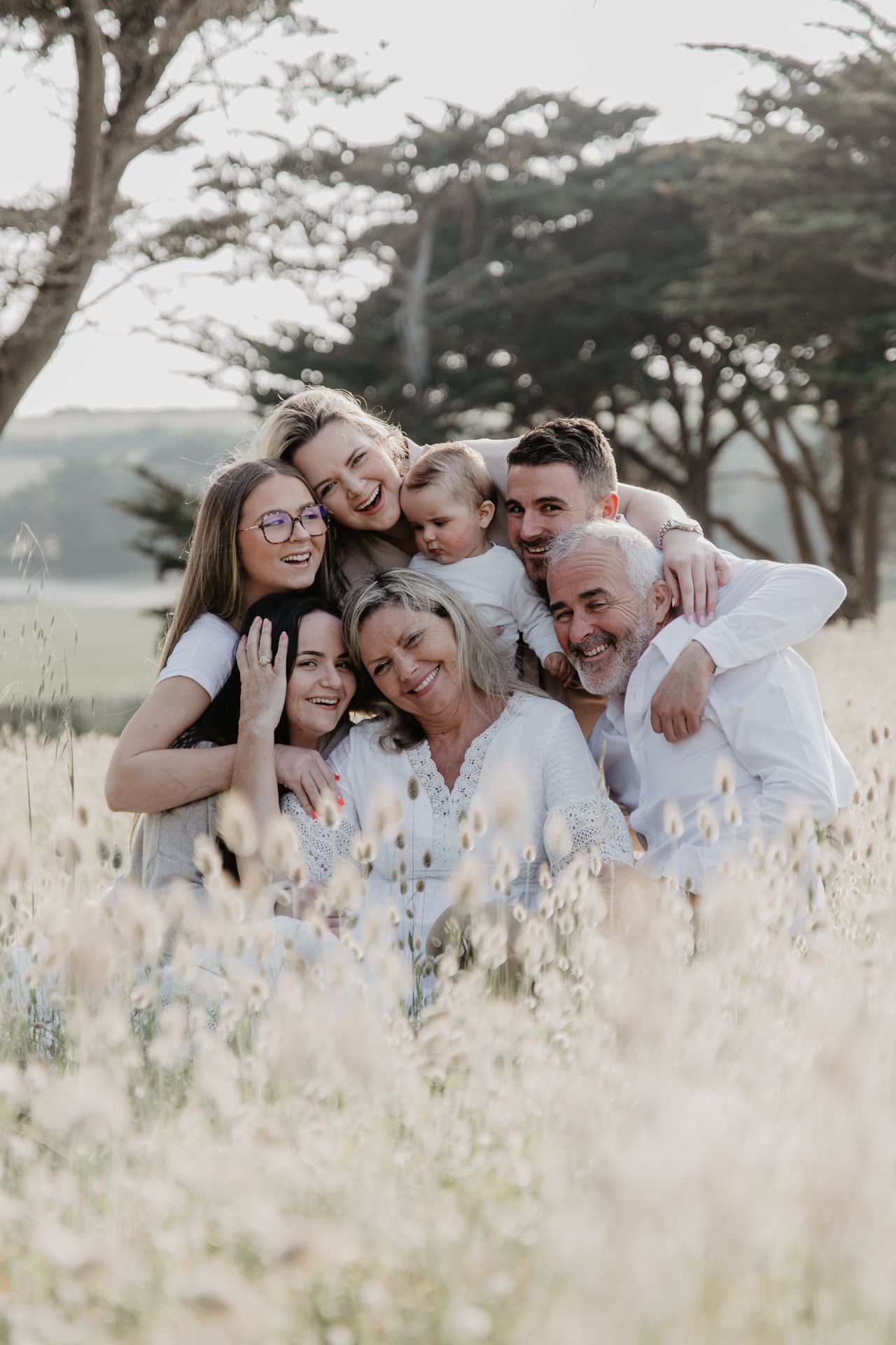famille dans les herbe hautes