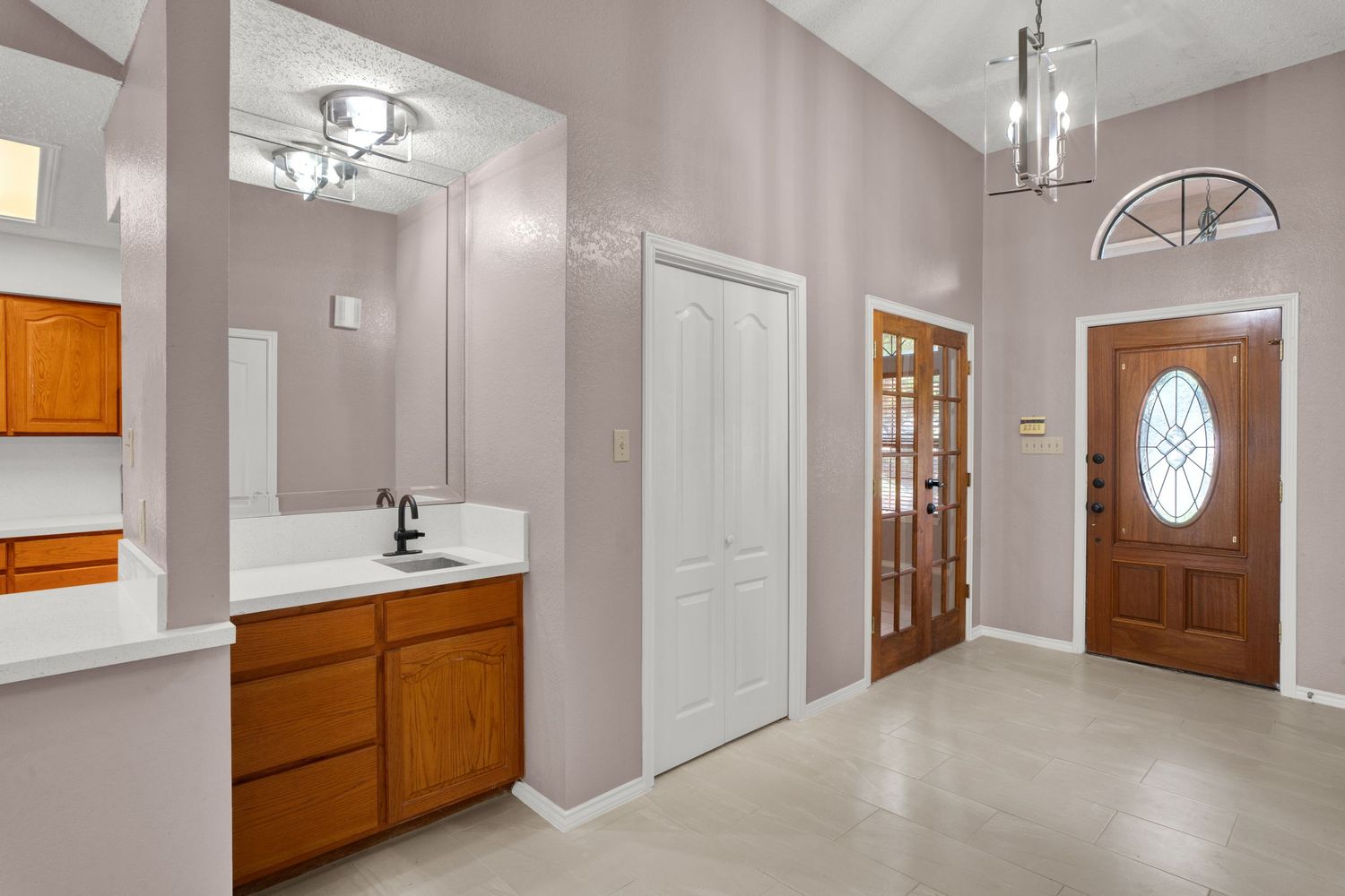 Open-concept living room showcasing residential property in Laredo