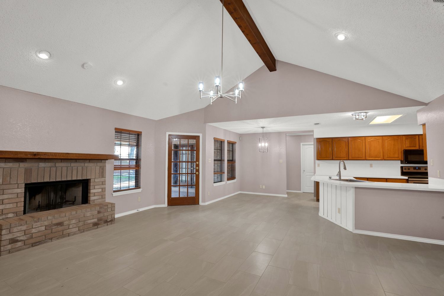 Open-concept living room showcasing residential property in Laredo