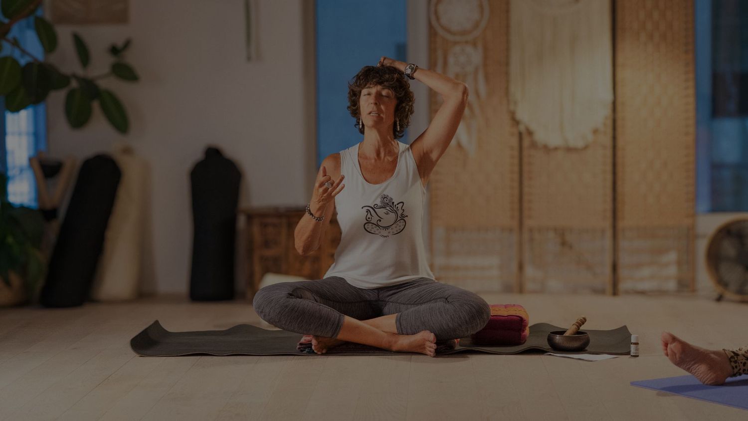 Séance de yoga en groupe, shooting image de marque photographe femme entrepreneure Suisse romande