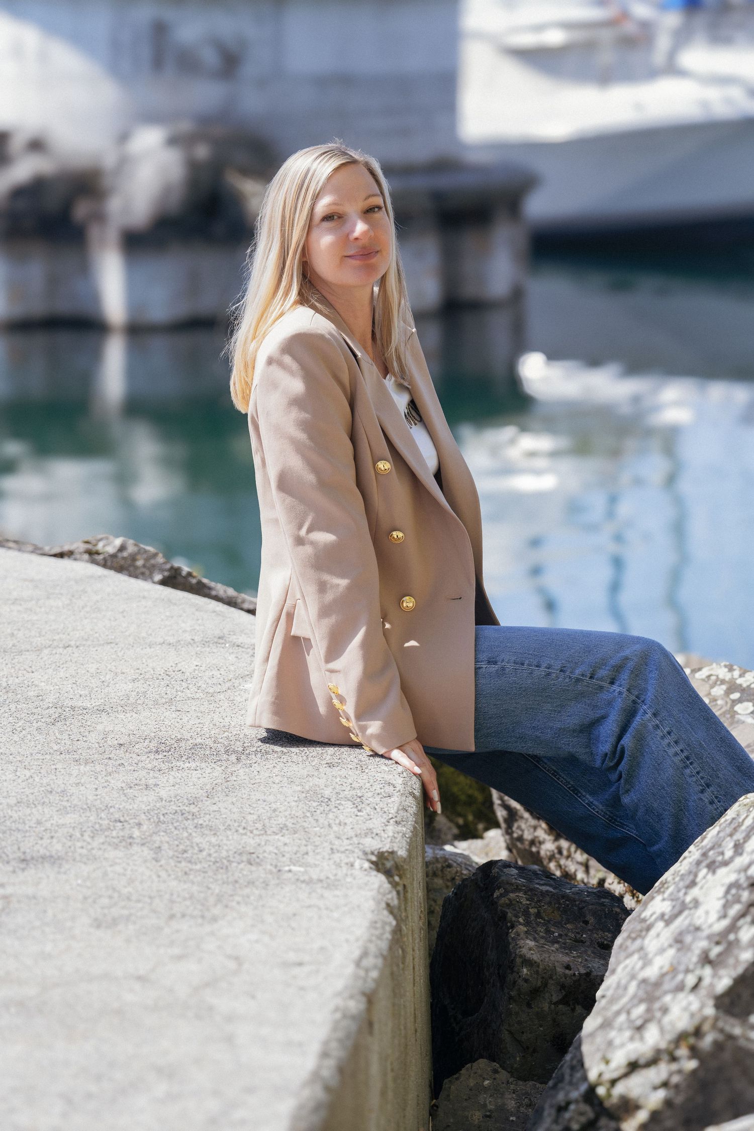 Shooting professionnel agence de communication Vaud Riviera Suisse romande Montreux auto entrepreneure indépendante profil portrait