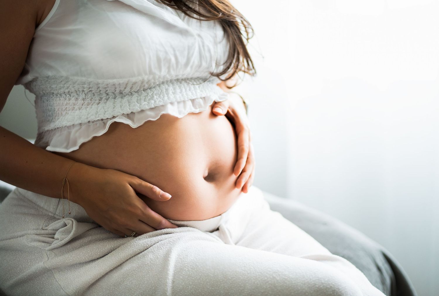 Natürliches Babybauch Fotoshooting